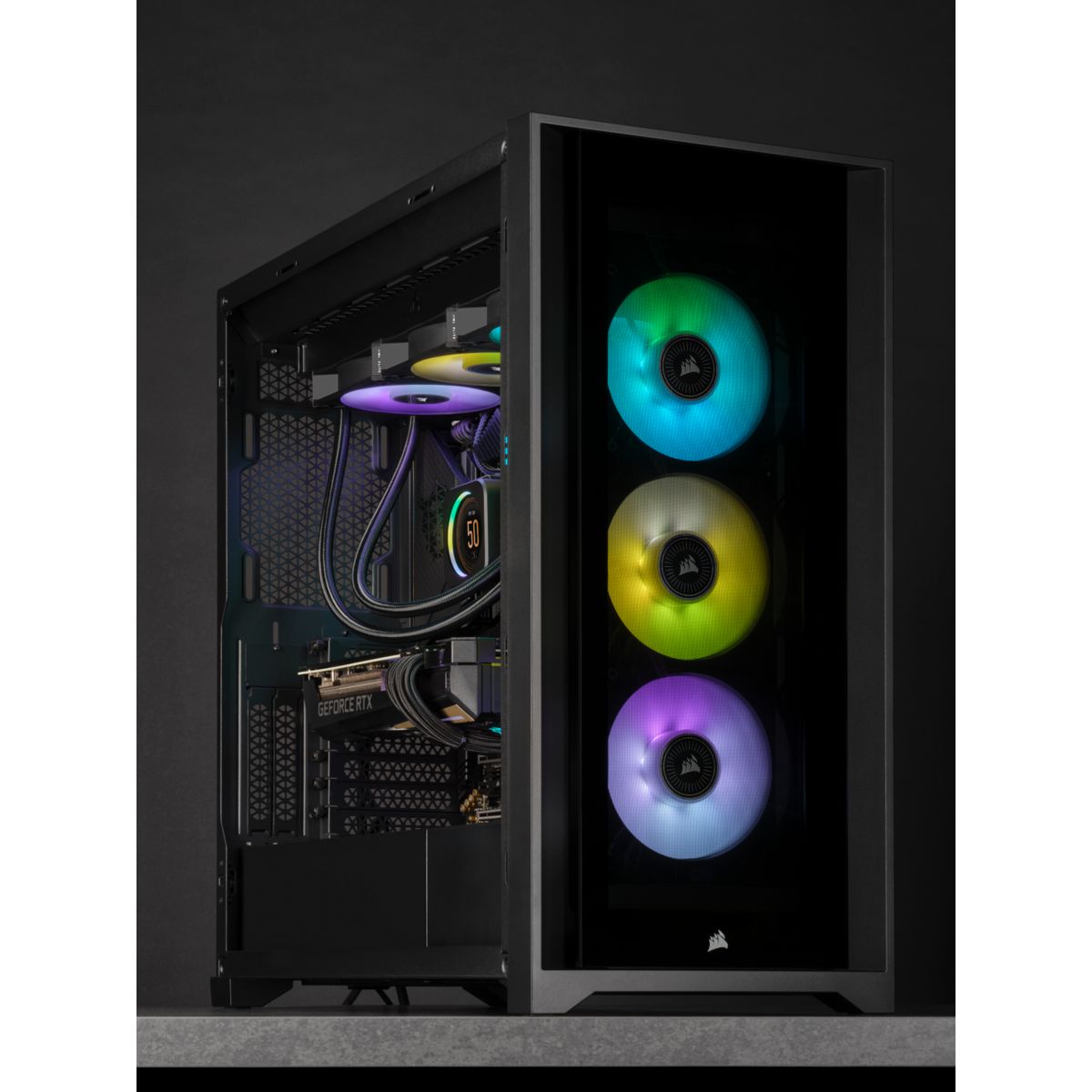 Trois ventilateurs iCUE ML120 RGB ELITE Premium 120mm avec iCUE Lighting Node CORE présentation