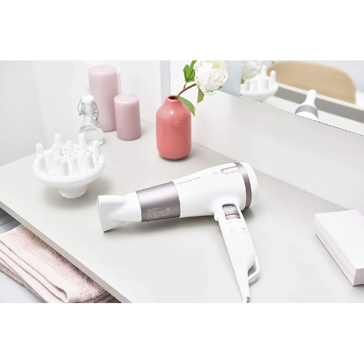 Sèche cheveux avec moteur DC de haute capacité 2400W blanc or