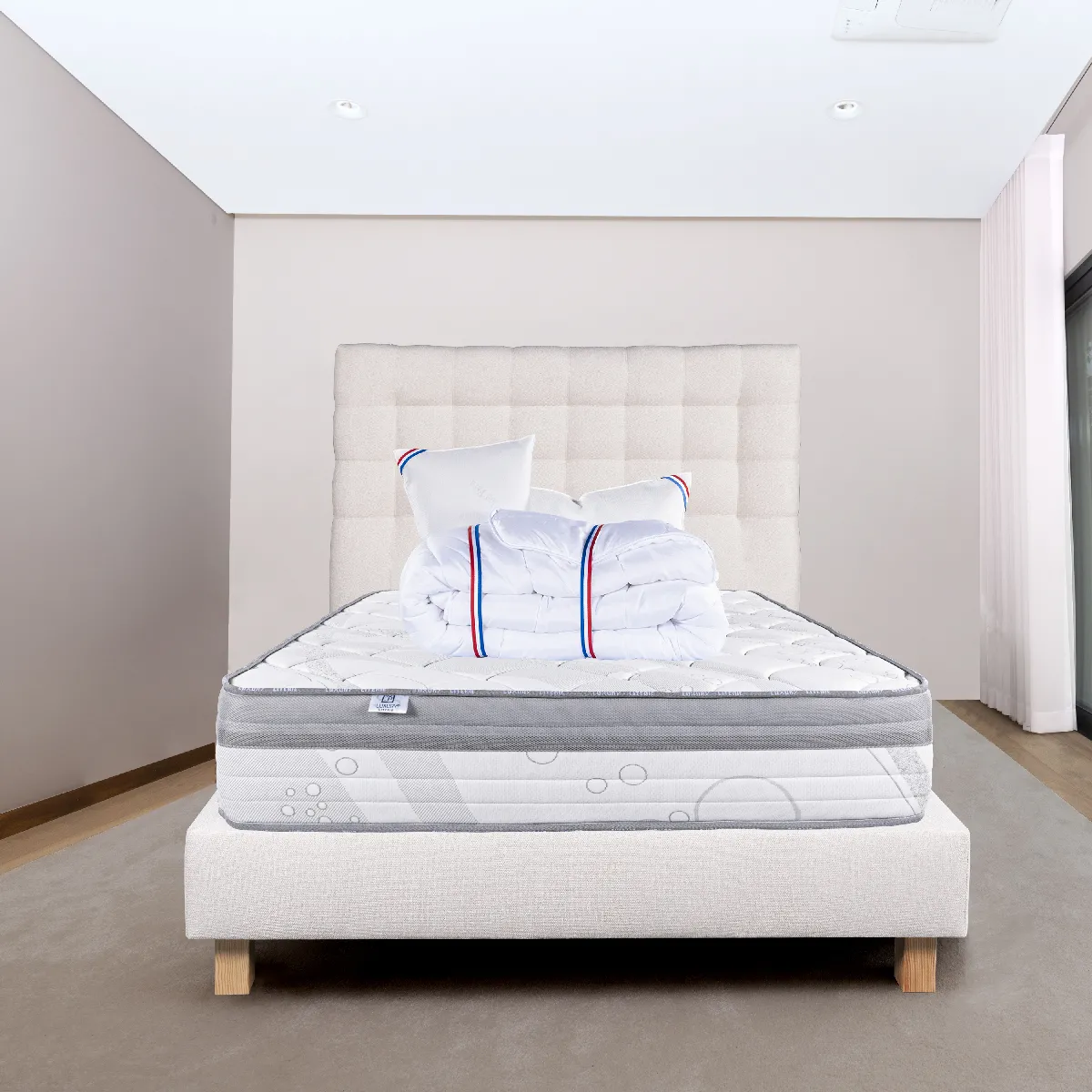 Ensemble matelas ViscoPlus 140x190 cm + sommier beige ep20cm + 2 oreillers + couette + Tête de Lit