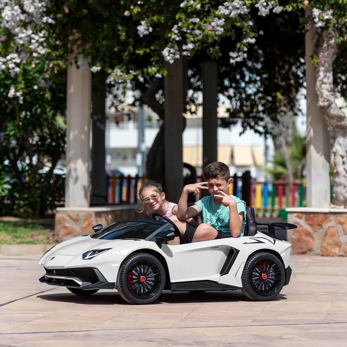 Lamborghini Aventador SV 24v voiture géante Blanc