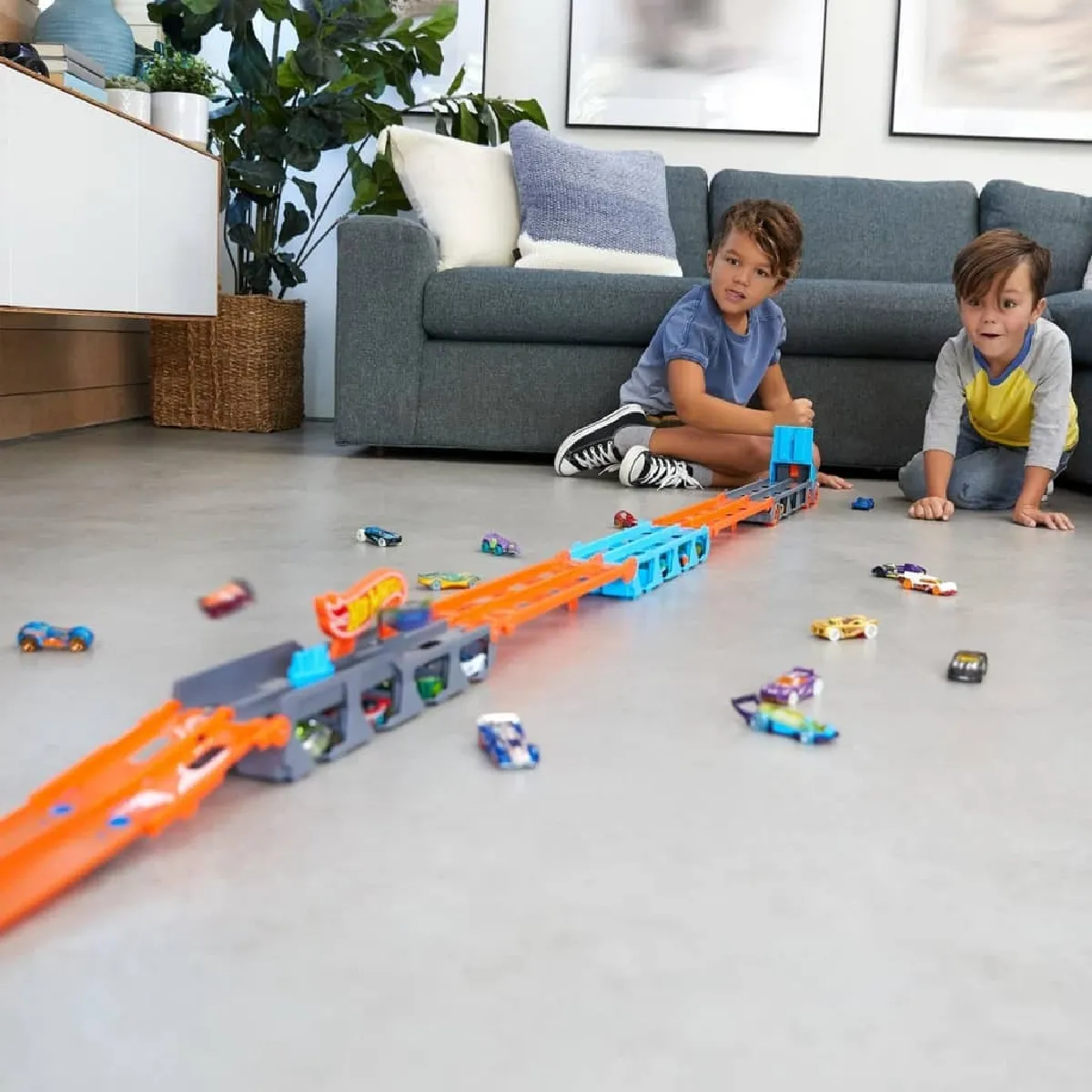 Hot Wheels Jeu de construction de pistes et voitures Speedway Hauler