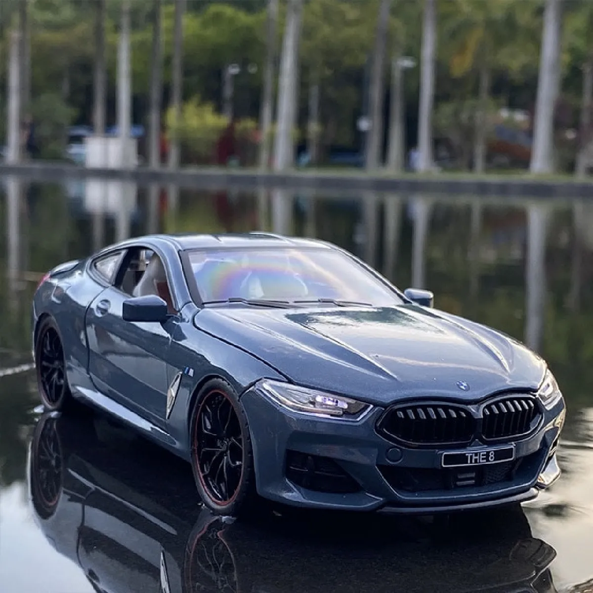 1: 24 BMW M8 en alliage modèle modèle modèle jouet voiture jouet modèle collection audio et légère haute simulation voiture jouet pour les enfants -(Gris)