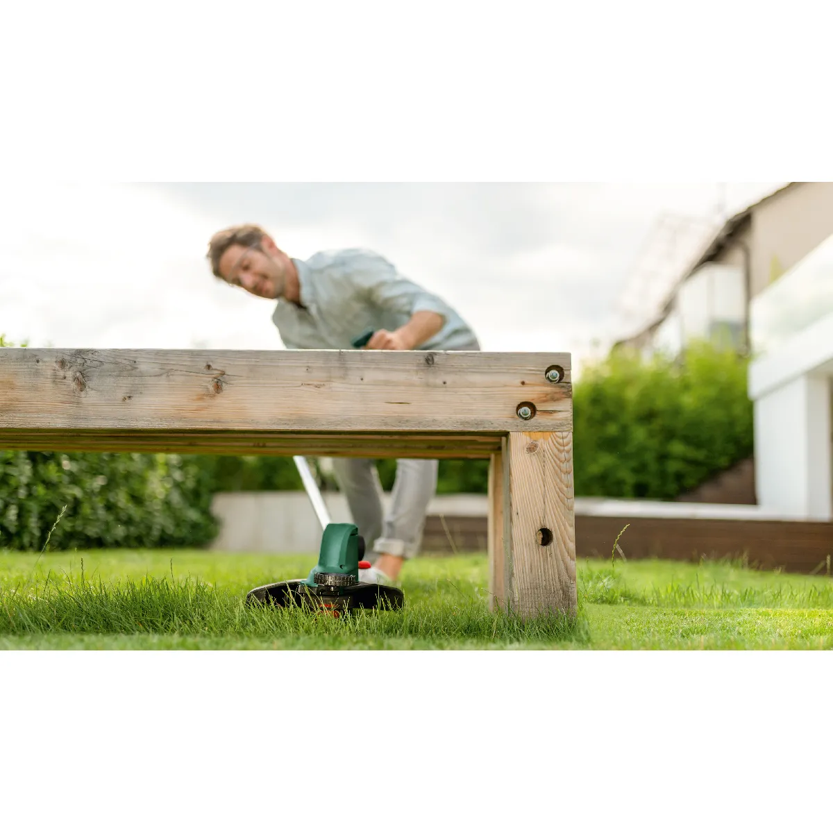 Bosch UniversalGrassCut 18V