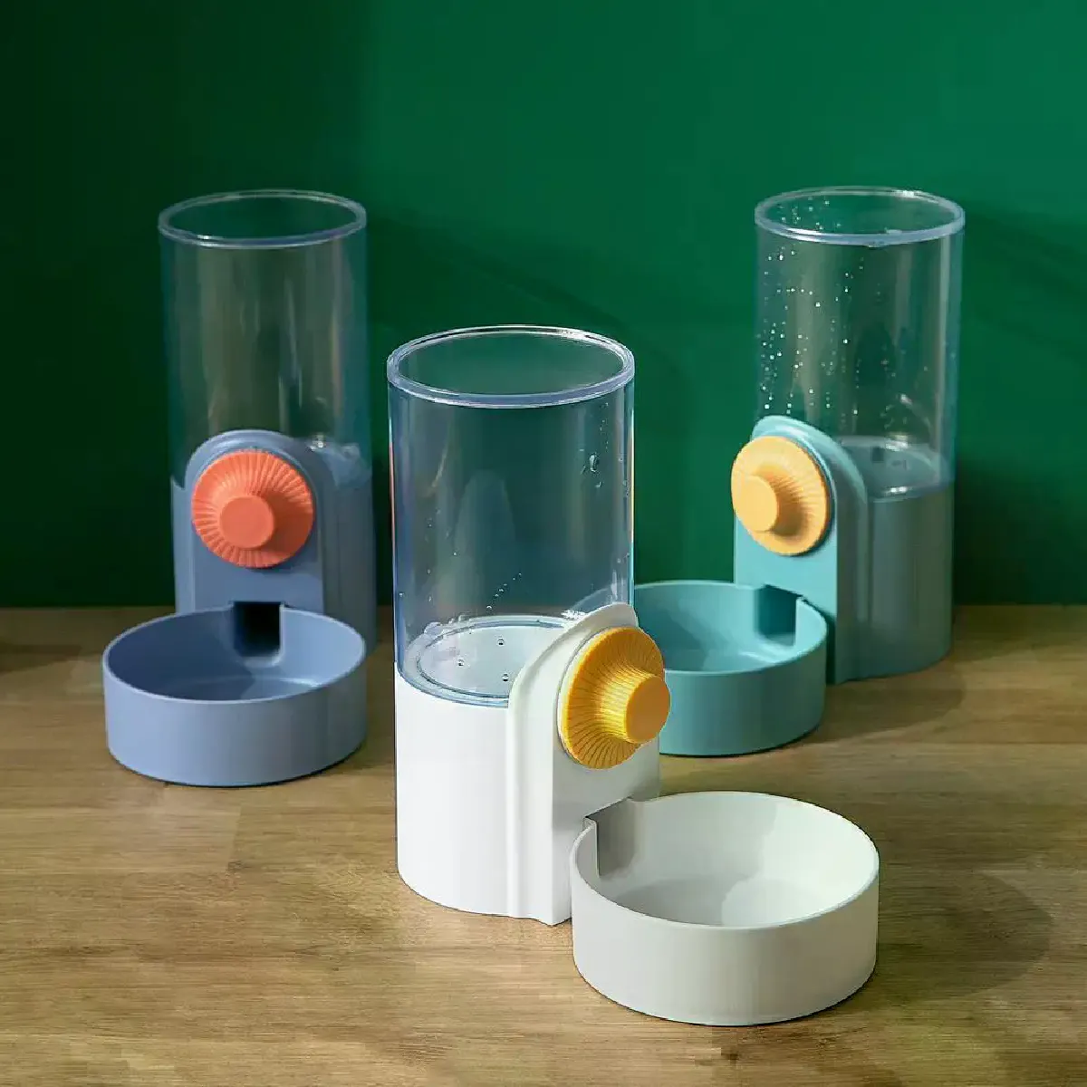 Comparer les prix de Bol automatique pour animaux - Bouteille suspendue