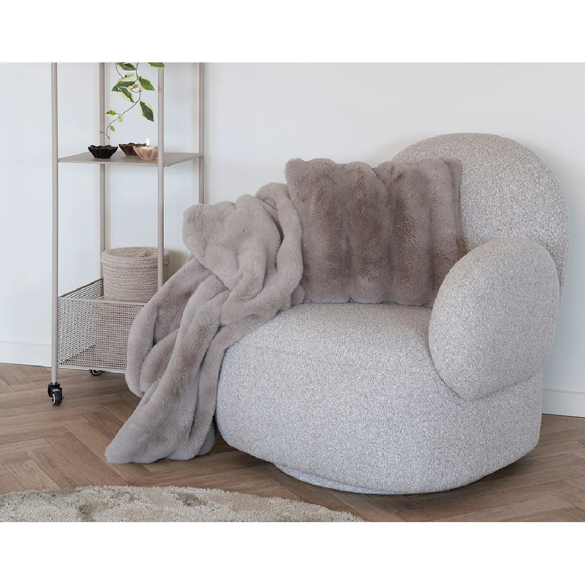 Lisa design Fauteuil pivotant bouclette - Gris clair Lisa design Fauteuil pivotant bouclette - Gris clair