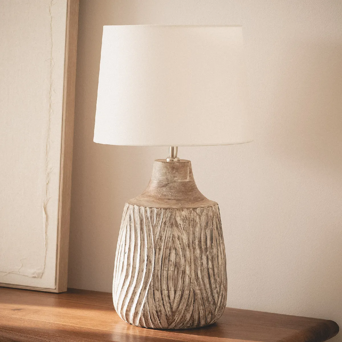 Iluzzia Lampe à poser bois Tanmay - Blanc Iluzzia Lampe à poser bois Tanmay - Blanc