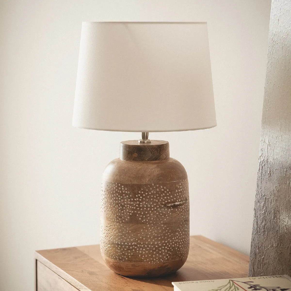Iluzzia Lampe à poser bois Akash - Blanc Iluzzia Lampe à poser bois Akash - Blanc