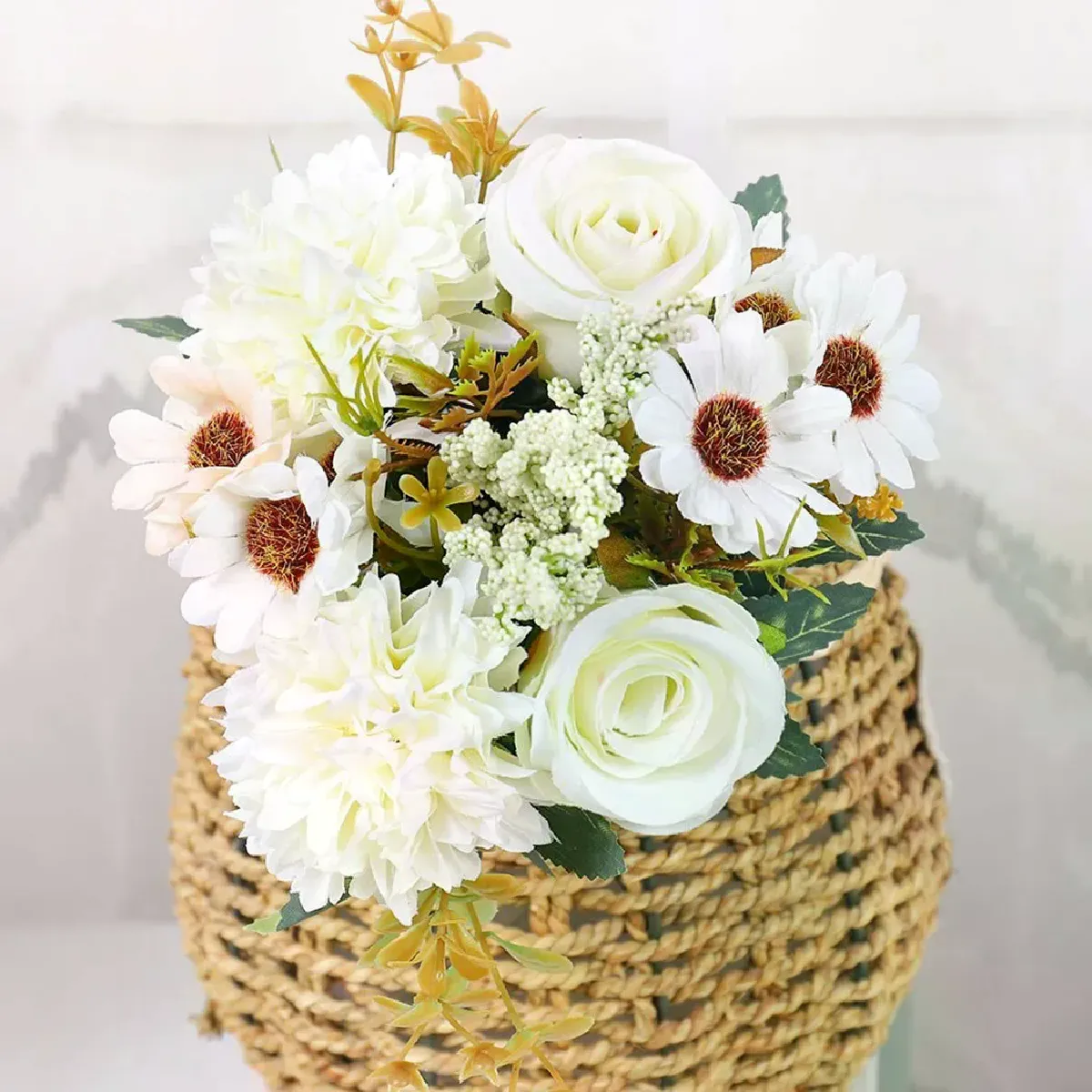 Bouquet de roses et hortensias artificiels