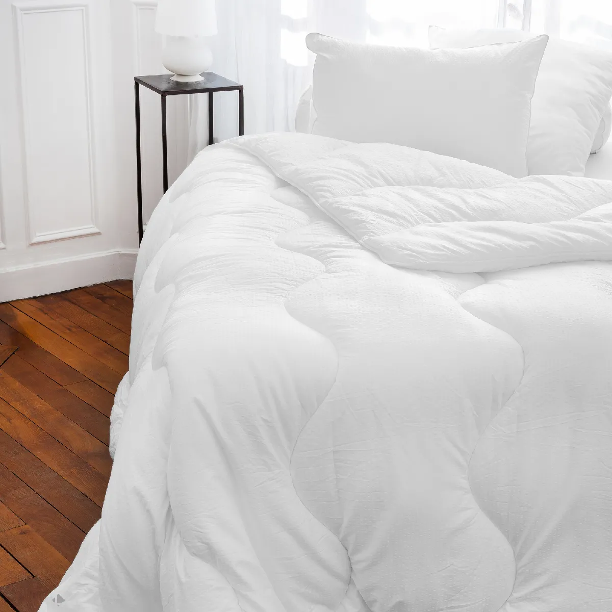 Couette D'hiver MORTREUX 200x200 Cm - Blanche Chaude Microfibre - Fabriquée En France