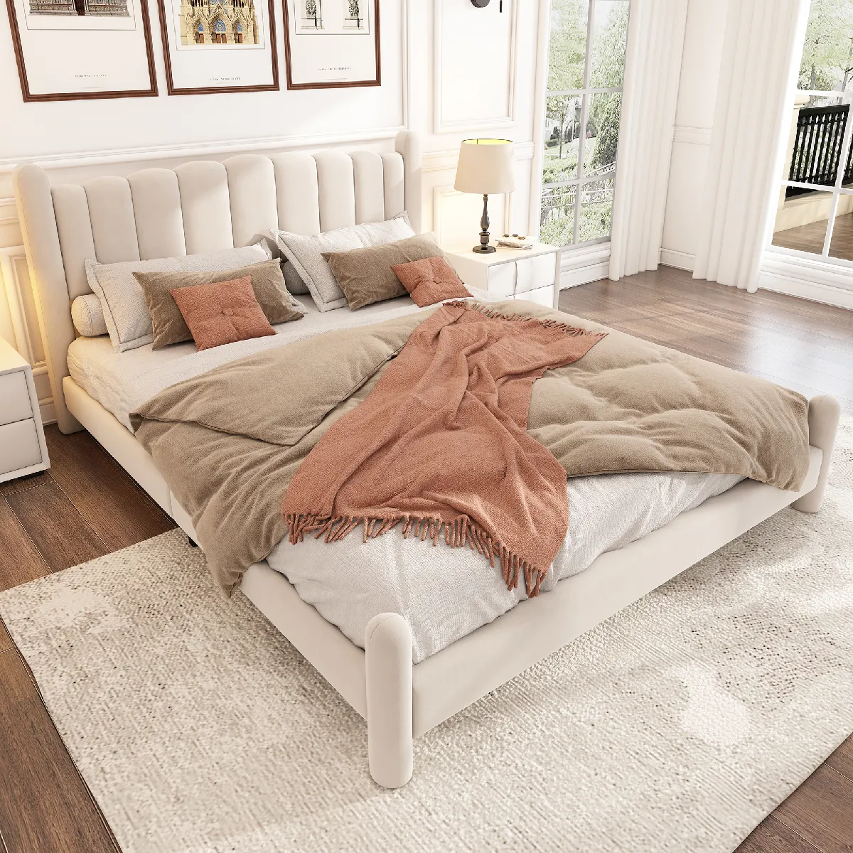 Lit adulte 180x200 cm, double rembourré, sommier lattes, tête festonnée, pieds cylindriques, velours beige, sans matelas Lit adulte 180x200 cm, double rembourré, sommier lattes, tête festonnée, pieds cylindriques, velours beige, sans matelas