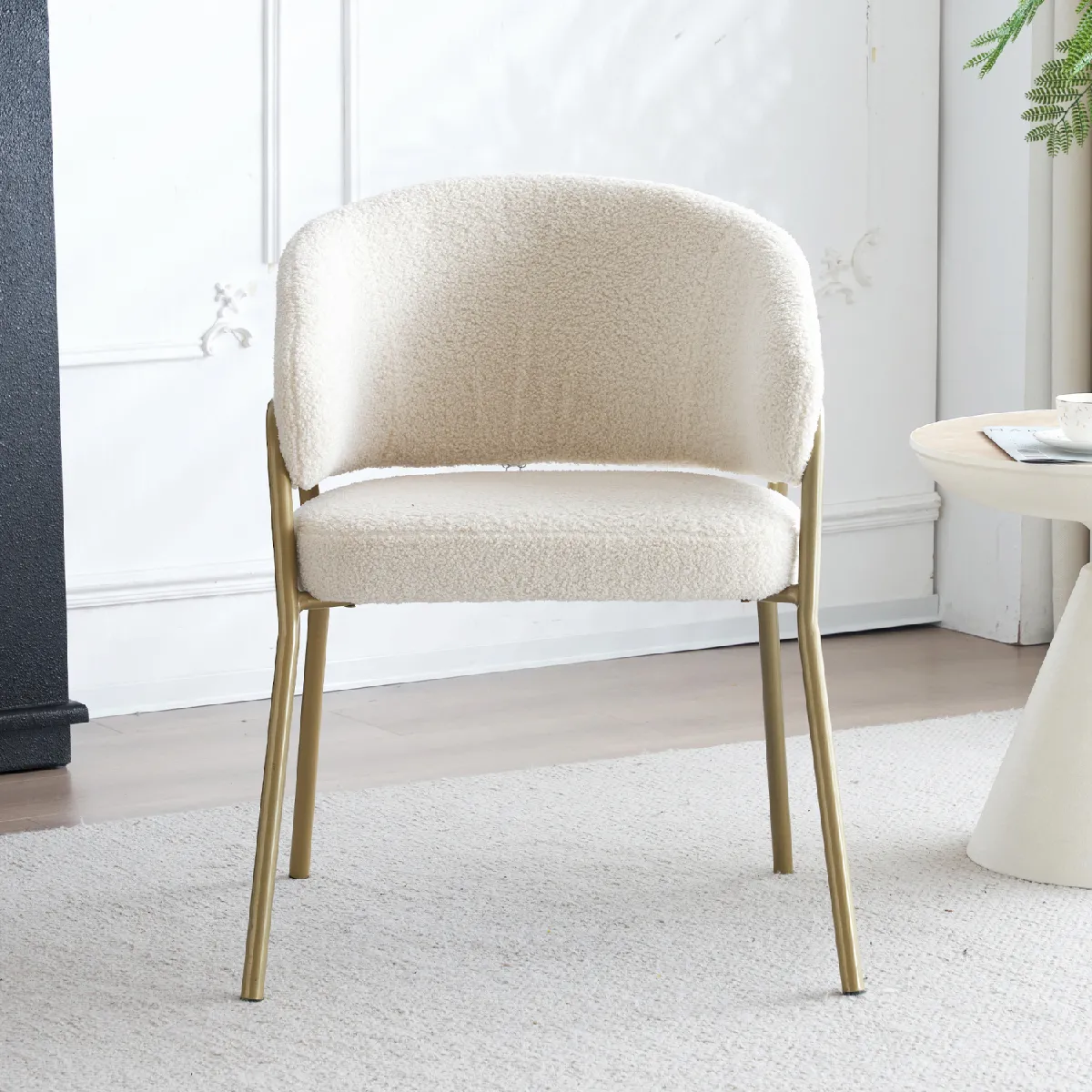 Chaise velours pieds dorés