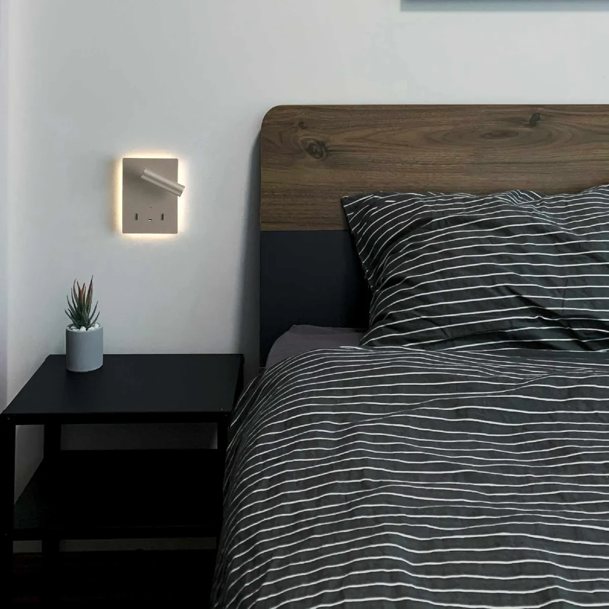 BarcelonaLED Applique Murale LED Aluminium Blanc Avec Base De Charge USB, Spot Orientable De 6 W Blanc Chaud 2 700 K Et Interrupteur Pour Chambre, Lit, Tête De Lit, Lecture Salon