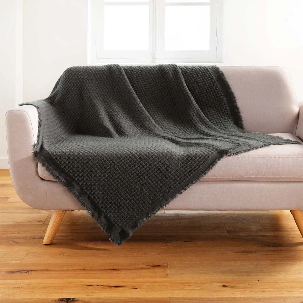DOUCEUR D INTERIEUR Plaid &agrave; Franges Coraline 125x150cm Anthracite