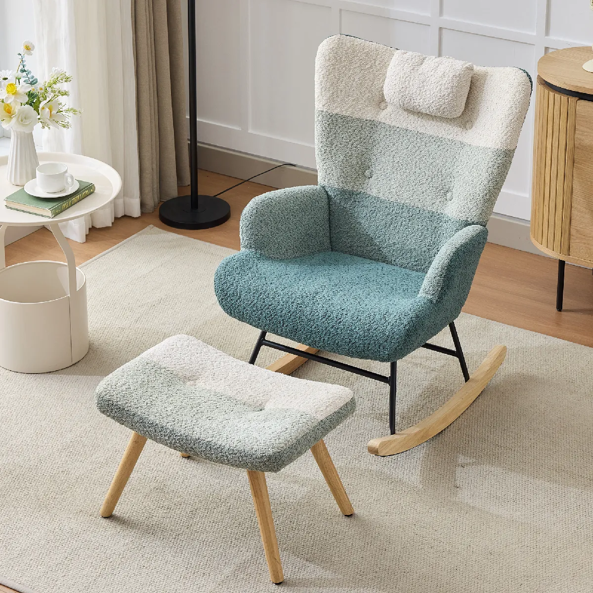 Fauteuil à bascule en boucle, look patchwork, pieds hévéa, structure fer, avec banc de pied