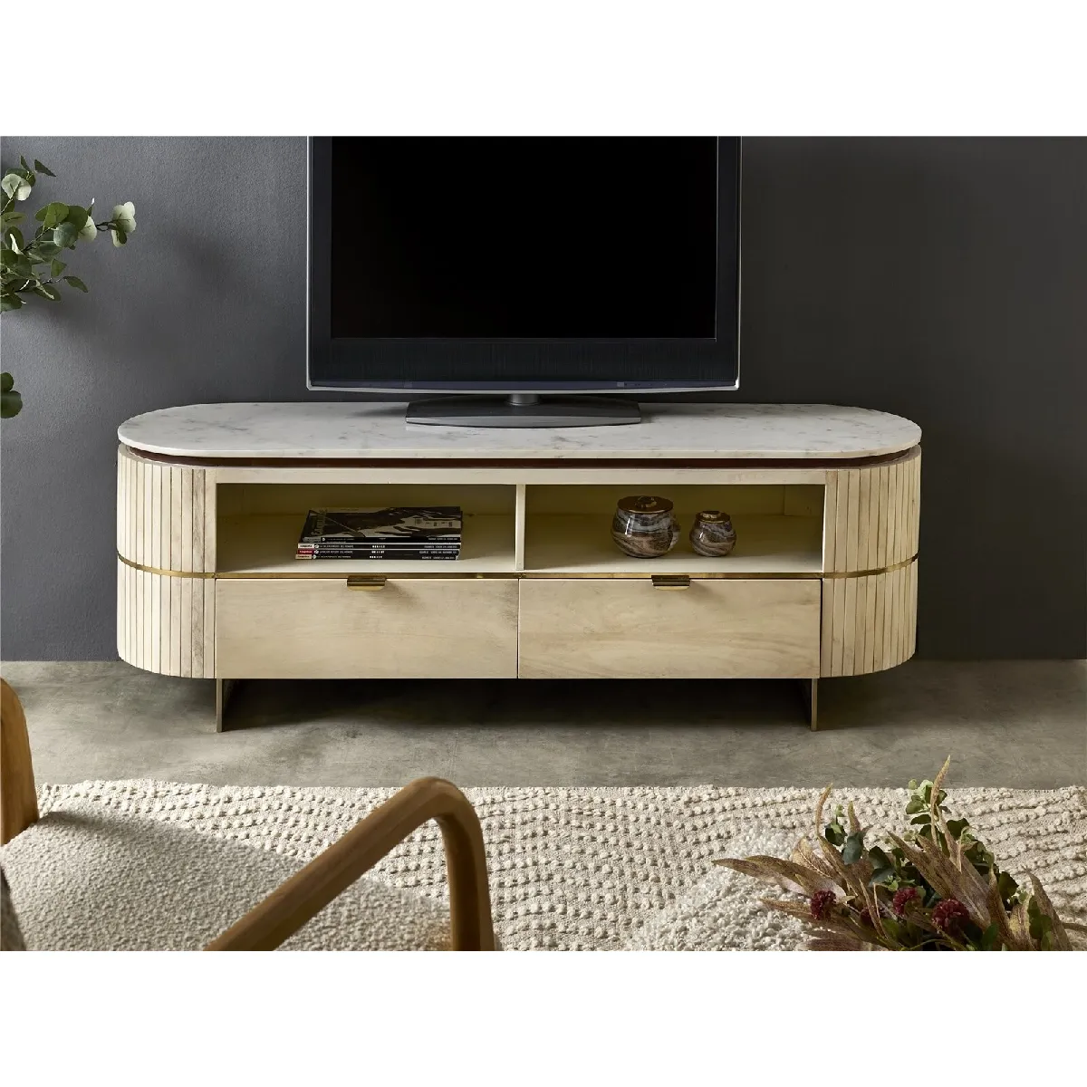 Meuble TV 2C Sextans couleur mangue arrondie avec plateau en marbre 145 x 40 x 50 cm.