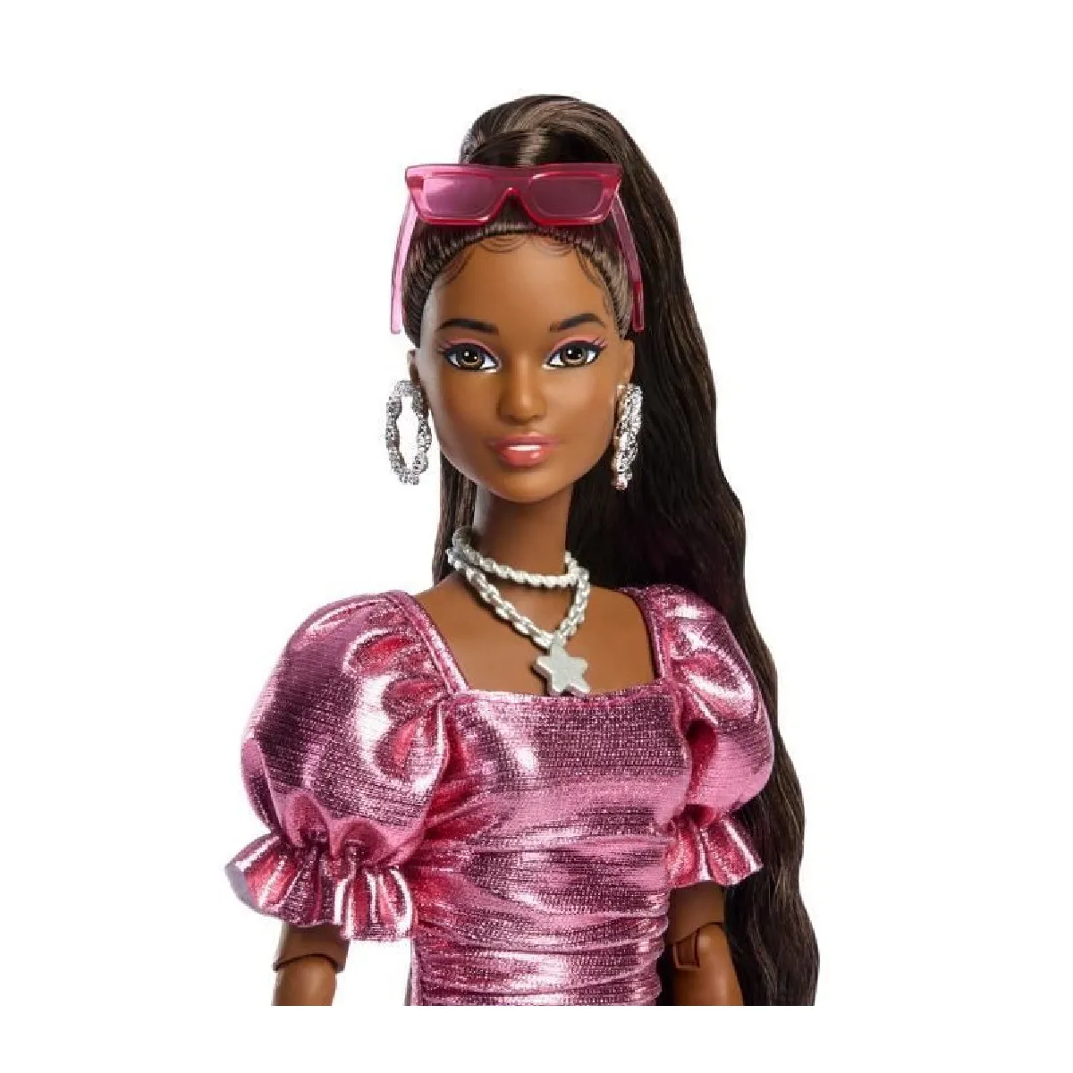 Barbie Poupée Barbie Deluxe Style n° 6 avec robe coupe boule métallisé cheveux noirs en queue de cheval lunettes de soleil bijoux et sac à main en guise d’accessoires JFP41 - vue 9