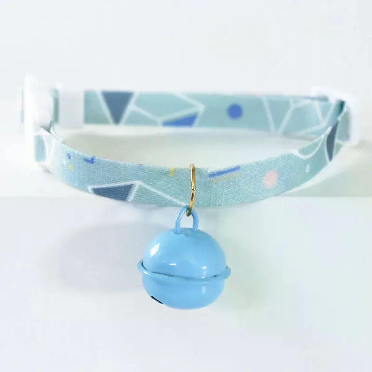 Comparer les prix de Collier pour chat avec pendentif avocat et bonbon, collier à carreaux, collier de dessin animé, collier réglable pour petits chiens, accessoires pour animaux de compagnie~00572