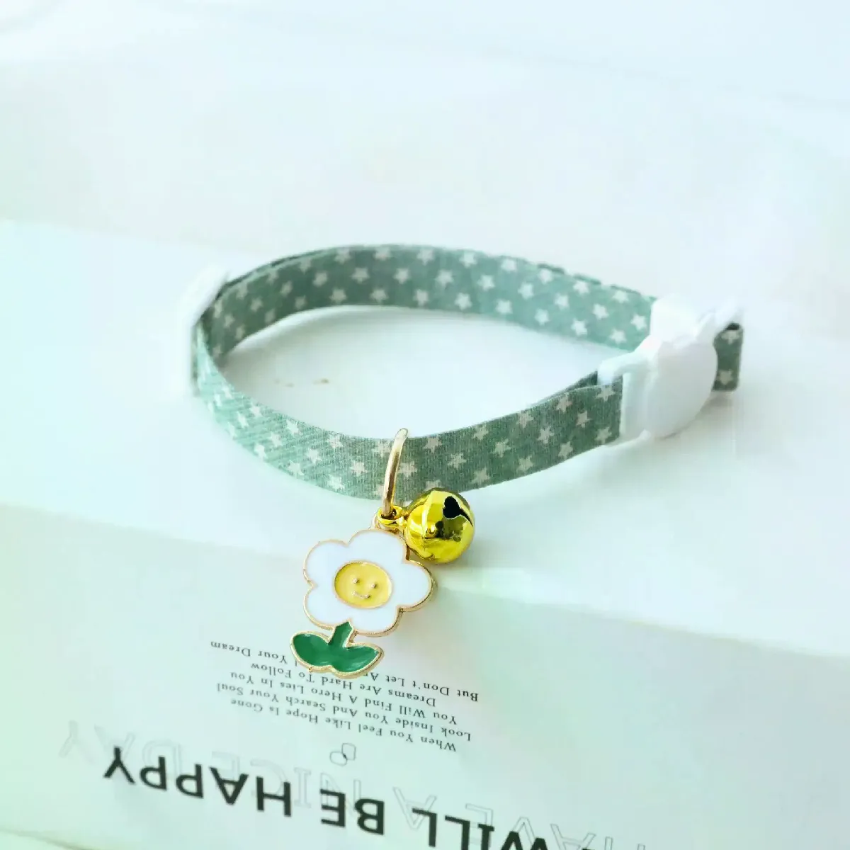 Comparer les prix de Collier réglable en forme de fruit pour chat, pendentif avocat couleur bonbon, mignon, tendance, boucle de sécurité, collier en nylon avec cloches~01279