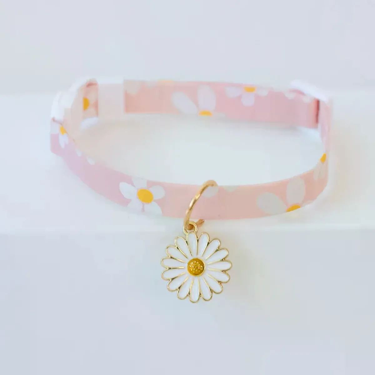 Comparer les prix de Collier pour chat avec pendentif avocat et bonbon, collier à carreaux, collier de dessin animé, collier réglable pour petits chiens, accessoires pour animaux de compagnie~00571