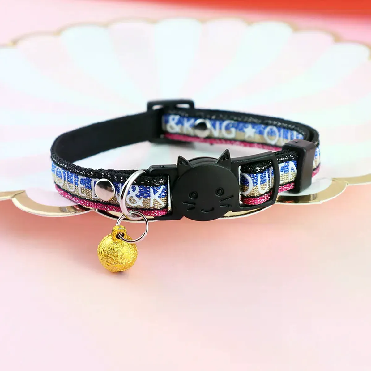 Comparer les prix de Collier pour chat réglable avec franges et cloches, collier pour animaux de compagnie décoré de carreaux colorés, motif jacquard, colliers pour chat, fournitures pour chiens~01759