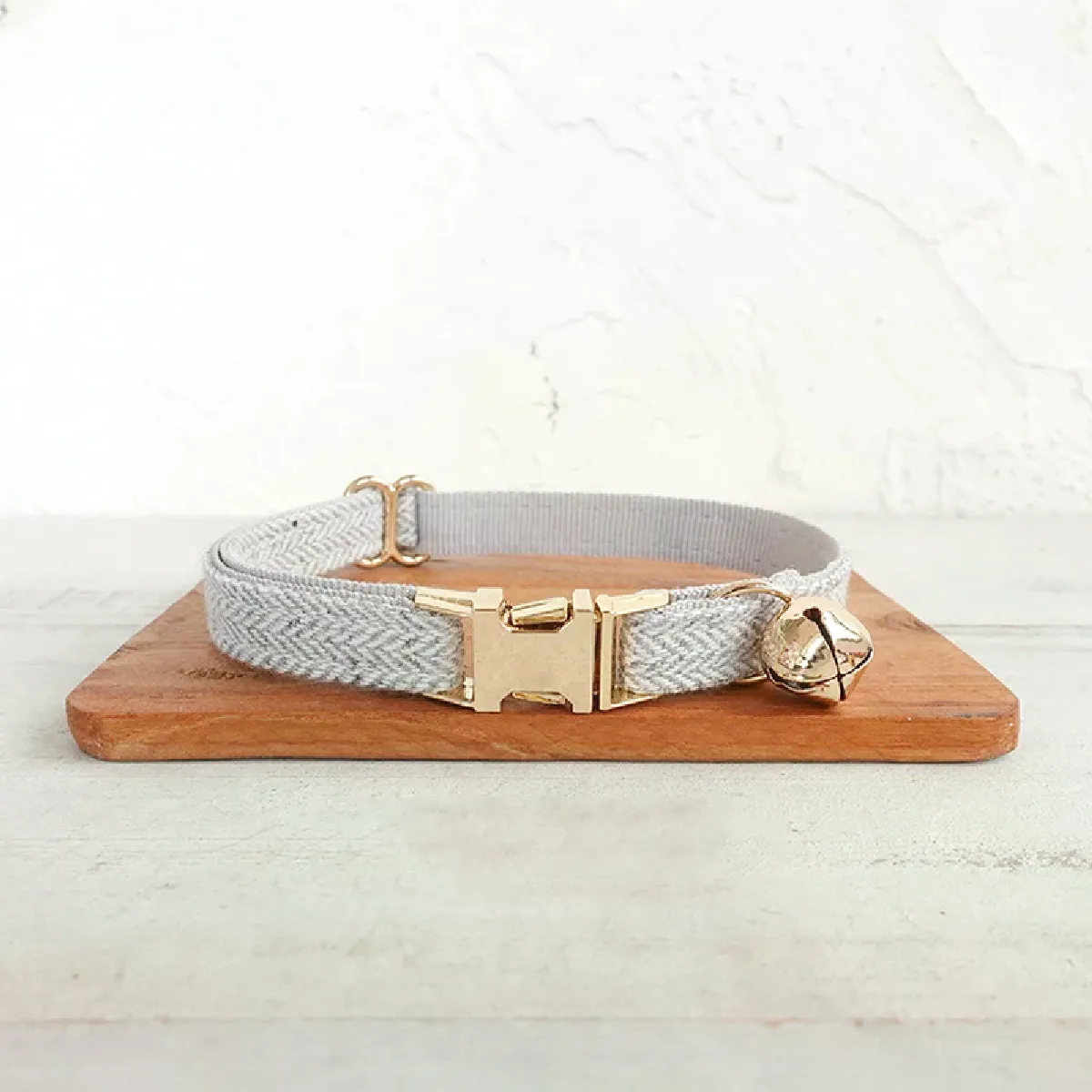 Comparer les prix de Collier pour chat avec clochette et plaque signalétique gravée personnalisée, colliers pour chatons, collier pour chat personnalisé pour petits chiens, Chihuahua, Yorkshire~01811