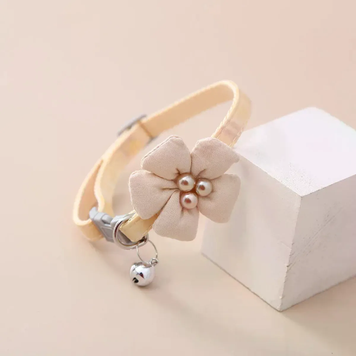 Comparer les prix de Collier pour chat réglable avec nœud papillon et bouton de sécurité floral, accessoire pour animaux de compagnie, cadeau pour chiot et chat~00595