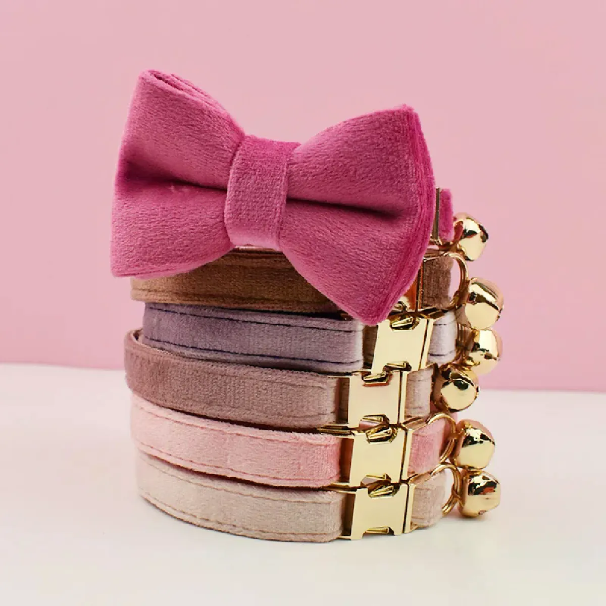 Comparer les prix de Fournitures pour chats Collier pour chat en velours Collier pour chat personnalisé avec plaque signalétique Nœud papillon avec clochette avec gravure personnalisée Colliers pour chat~01834
