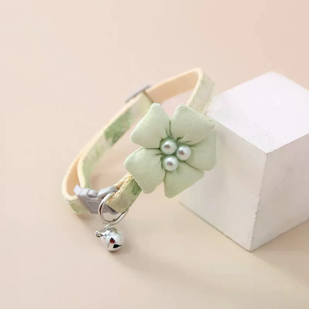 Comparer les prix de Collier pour chat réglable avec nœud papillon et bouton de sécurité floral, accessoire pour animaux de compagnie, cadeau pour chiot et chat~00597