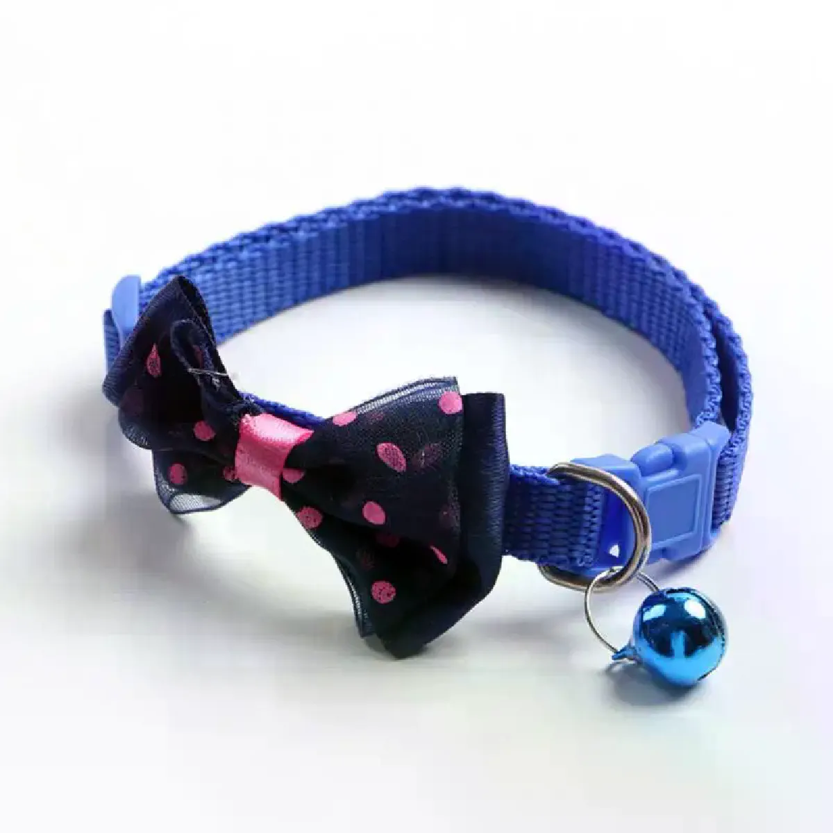 Meilleurs prix pour Collier pour chat réglable avec nœud papillon et boucle de sécurité, accessoire tendance pour chien et chat, nœud à carreaux avec clochette~01840