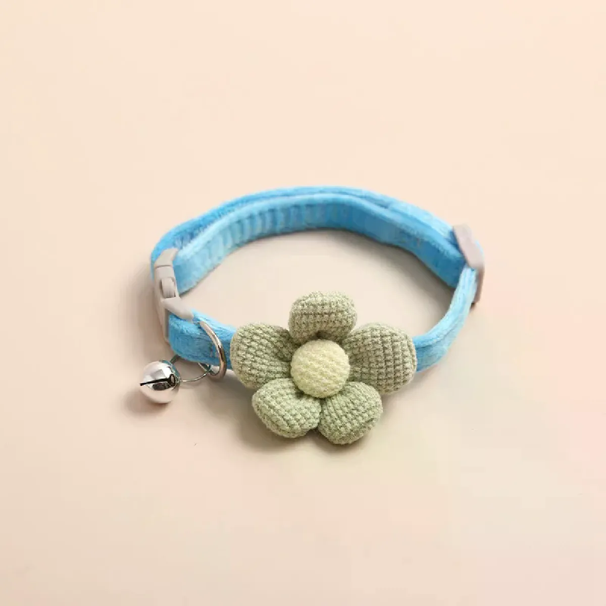 Joli collier pour chat réglable style dessin animé doux en peluche florale avec clochette pour petits chiens, fournitures pour animaux de compagnie~01676