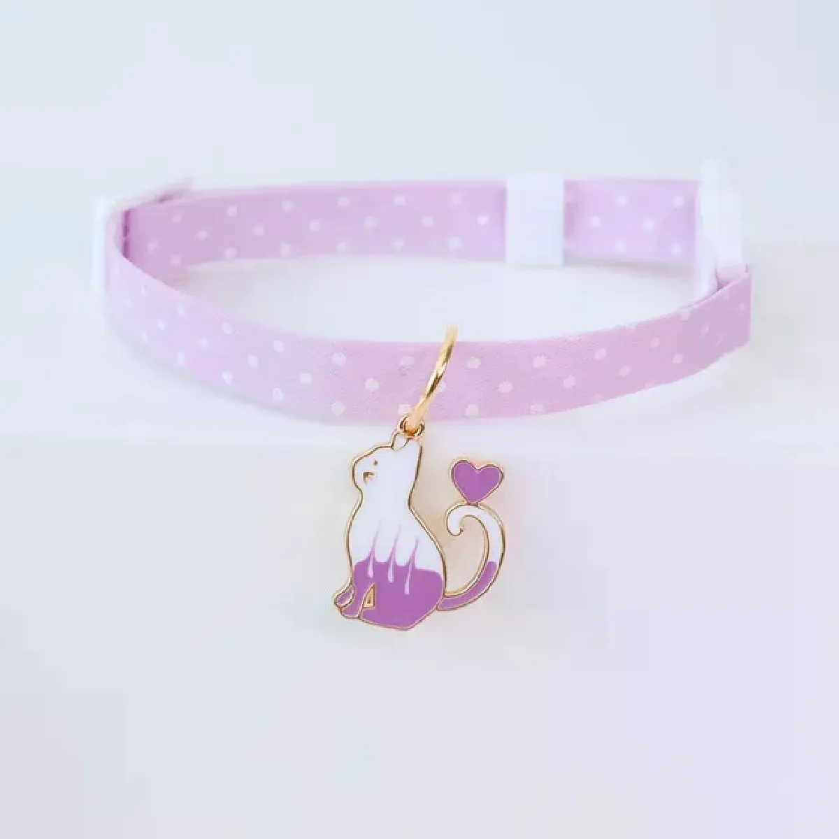 Meilleurs prix pour Collier réglable en forme de fruit pour chat, pendentif avocat couleur bonbon, mignon, tendance, boucle de sécurité, collier en nylon avec cloches~01276