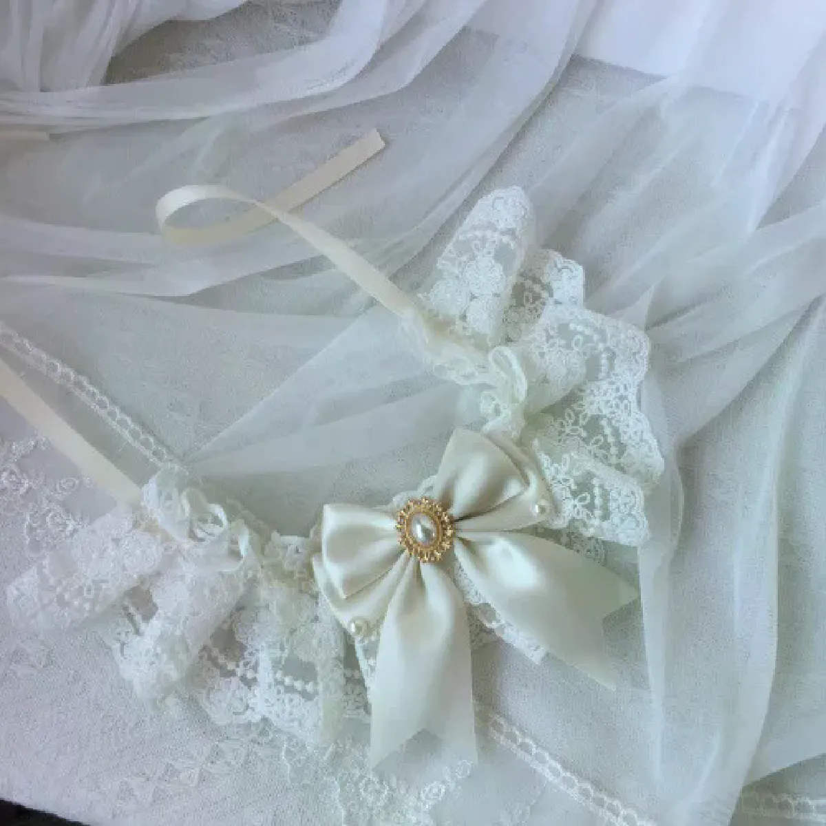 Comparer les prix de Collier avec pendentif en ruban et nœud papillon en soie orné de perles et de bijoux pour mariage, accessoire en satin pour chaton~01221