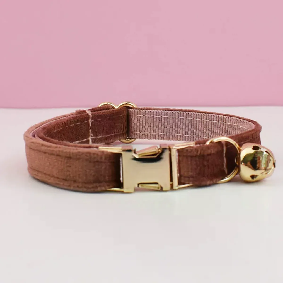 Fournitures pour chats Collier pour chat en velours Collier pour chat personnalisé avec plaque signalétique Nœud papillon avec clochette avec gravure personnalisée Colliers pour chat~01827