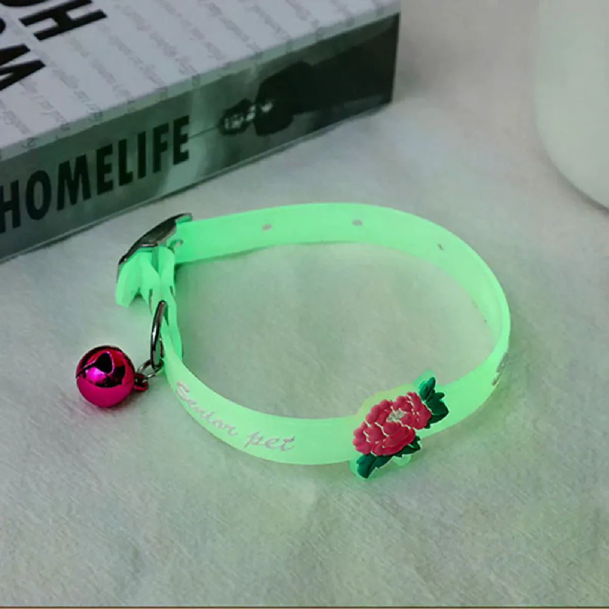 Collier lumineux pour chat, collier anti-perte pour petits chiens, collier fluorescent en silicone avec anneau d'étanchéité et clochette, accessoires pour animaux de compagnie~00310