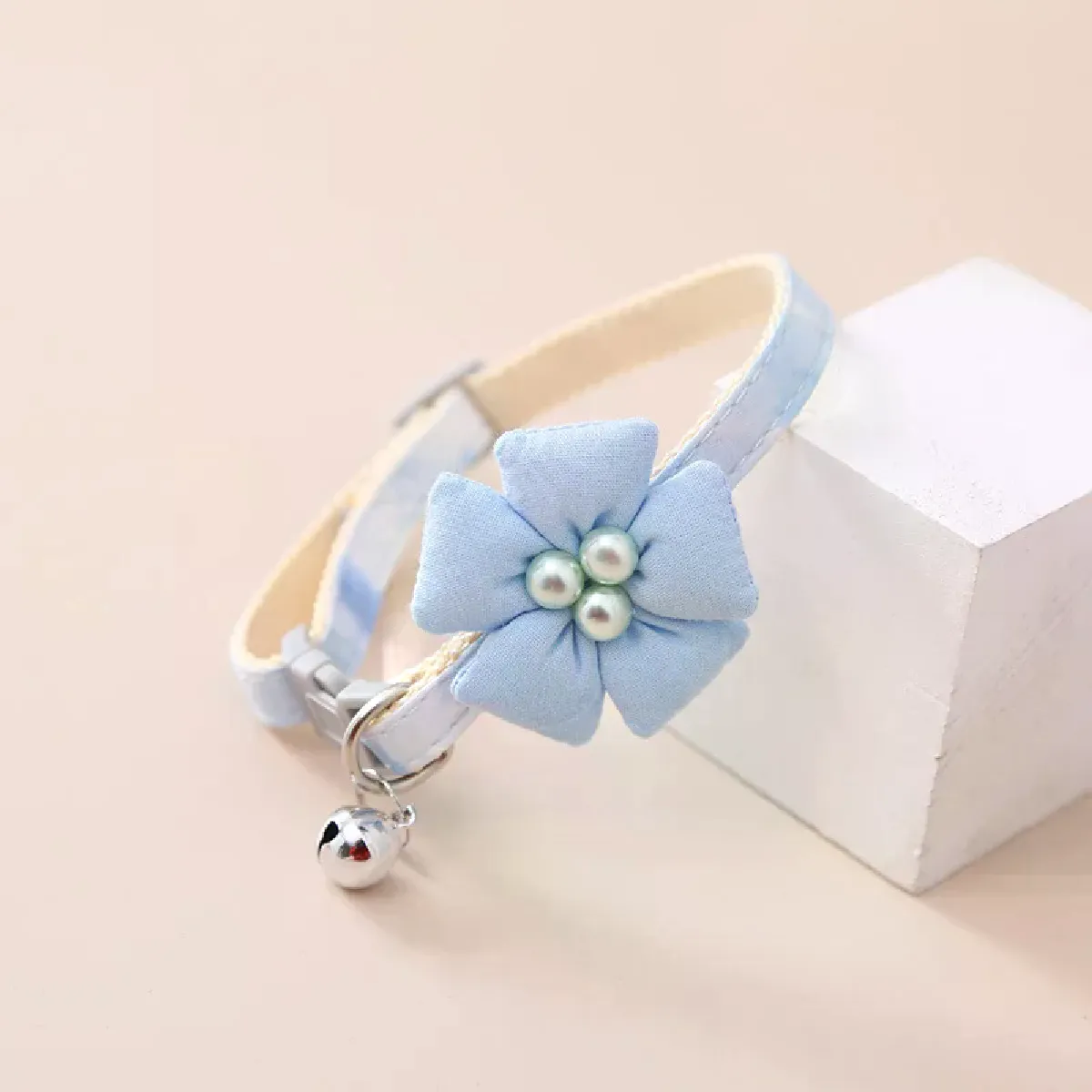 Meilleurs prix pour Collier pour chat réglable avec nœud papillon et bouton de sécurité floral, accessoire pour animaux de compagnie, cadeau pour chiot et chat~00598