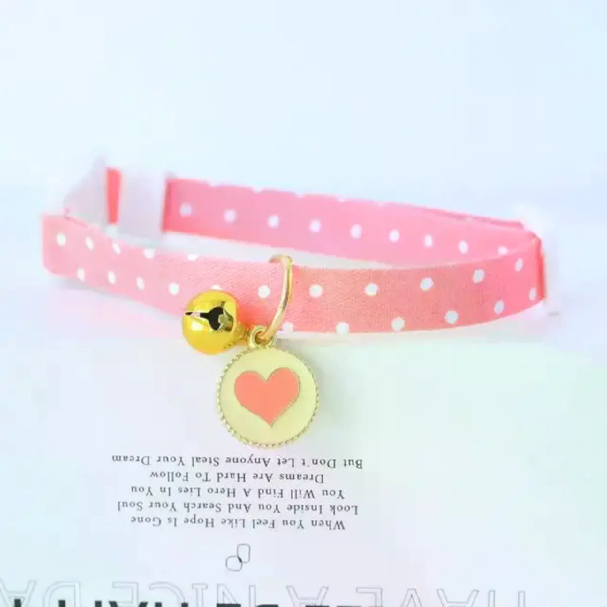 Meilleurs prix pour Collier réglable en forme de fruit pour chat, pendentif avocat couleur bonbon, mignon, tendance, boucle de sécurité, collier en nylon avec cloches~01265