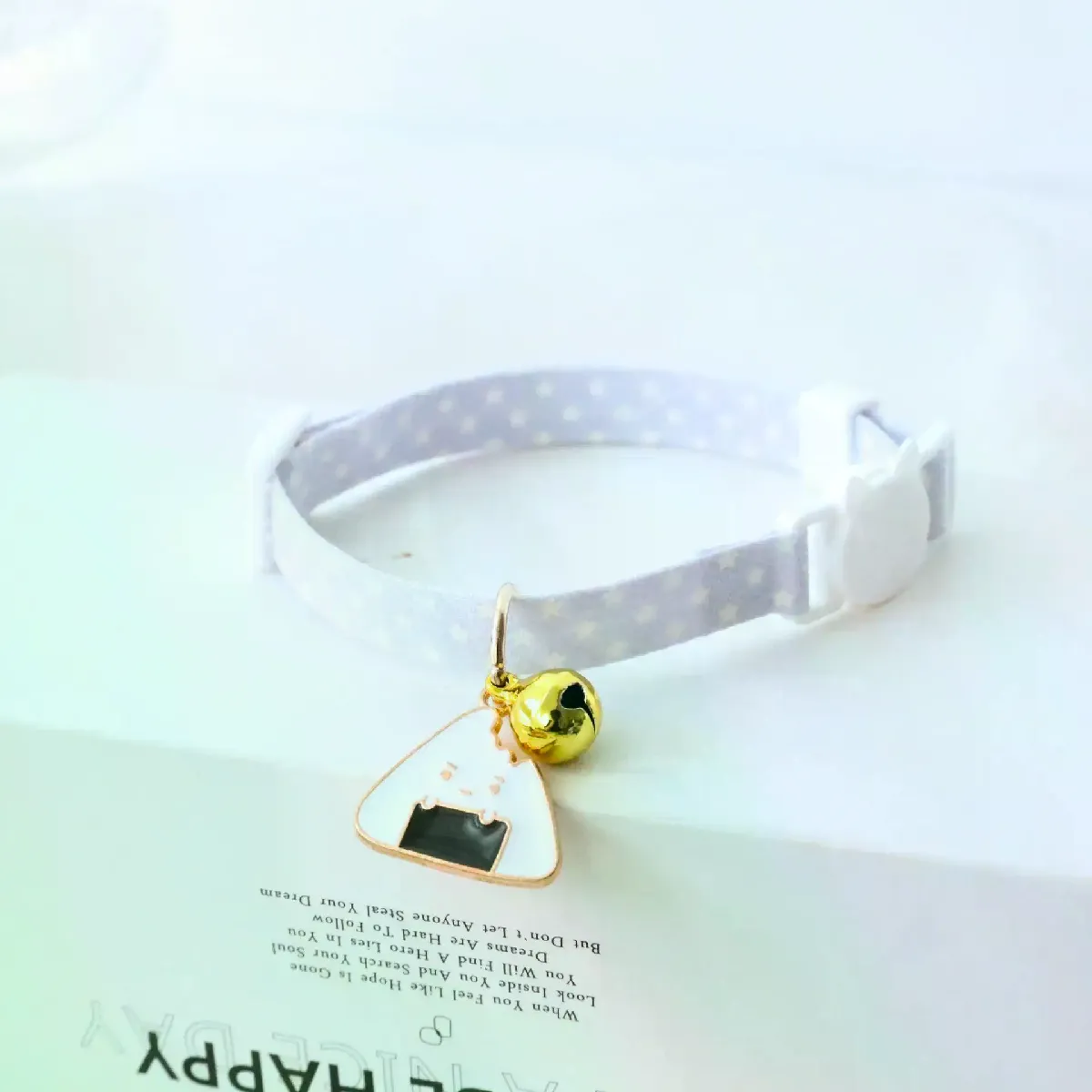 Collier réglable en forme de fruit pour chat, pendentif avocat couleur bonbon, mignon, tendance, boucle de sécurité, collier en nylon avec cloches~01262
