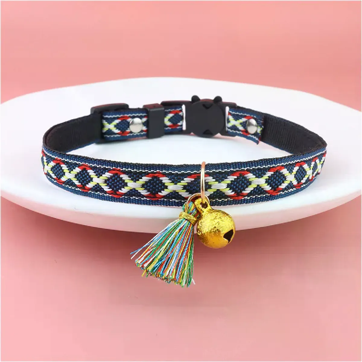 Comparer les prix de Collier pour chat réglable avec franges et cloches, collier pour animaux de compagnie décoré de carreaux colorés, motif jacquard, colliers pour chat, fournitures pour chiens~01754