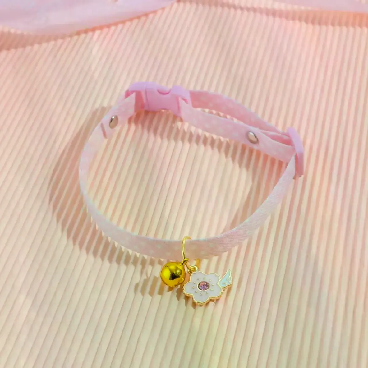 Comparer les prix de Collier pour animaux de compagnie, boucle réglable, collier populaire pour petit chat, motif imprimé, collier décoratif en forme de cœur, fournitures pour animaux de compagnie~00658