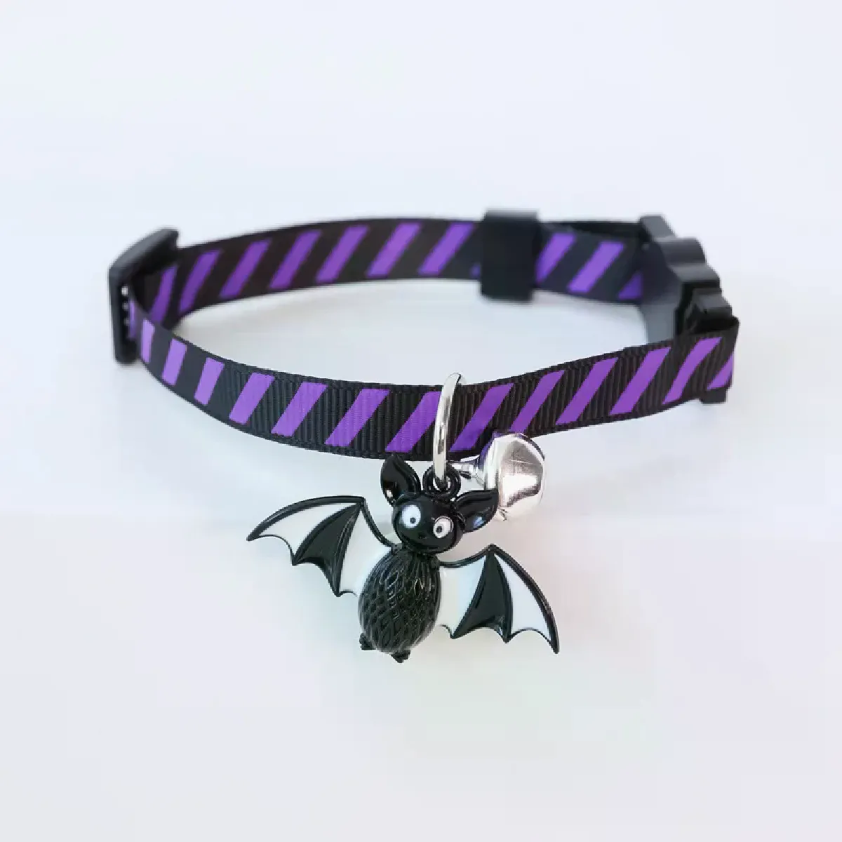 Comparer les prix de Collier réglable en forme de fruit pour chat, pendentif avocat couleur bonbon, mignon, tendance, boucle de sécurité, collier en nylon avec cloches~01270