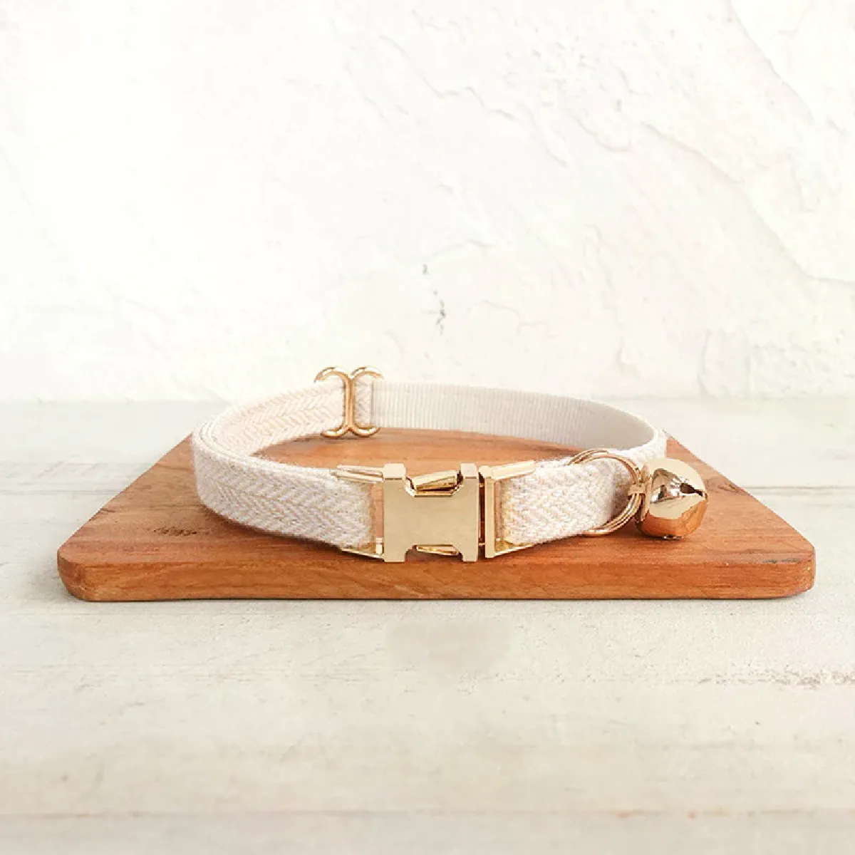 Comparer les prix de Collier pour chat avec clochette et plaque signalétique gravée personnalisée, colliers pour chatons, collier pour chat personnalisé pour petits chiens, Chihuahua, Yorkshire~01808