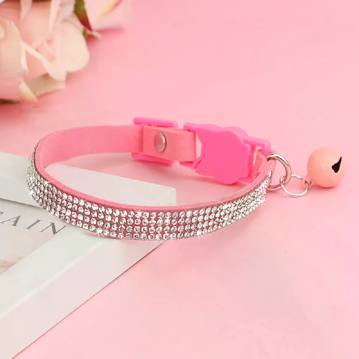 Comparer les prix de Collier pour chat en daim souple avec strass et clochette, réglable, de sécurité, taille XS/S, rose~00623