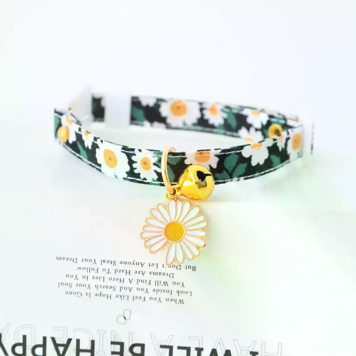 Meilleurs prix pour Collier réglable pour chat et animal de compagnie, avec clochette, mignon, pendentif pour chaton, accessoire pour chat, fleur, 1 pièce~00955