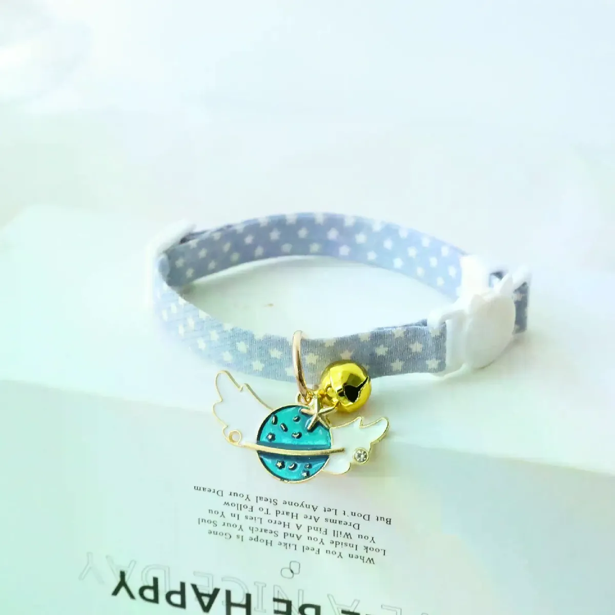 Meilleurs prix pour Collier réglable pour chaton avec clochette, collier détachable pour chat, collier pour chiot, fournitures pour chat, accessoires pour chat, 2022~00345