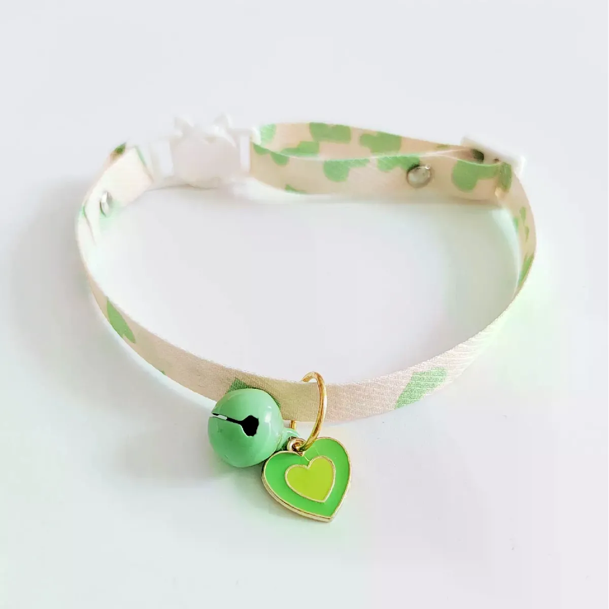 Collier pour animaux de compagnie, boucle réglable, collier populaire pour petit chat, motif imprimé, collier décoratif en forme de cœur, fournitures pour animaux de compagnie~00675