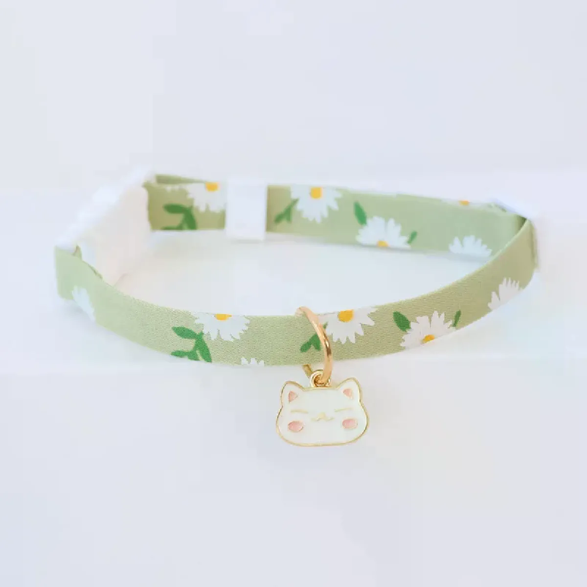 Comparer les prix de Collier pour chat avec pendentif avocat et bonbon, collier à carreaux, collier de dessin animé, collier réglable pour petits chiens, accessoires pour animaux de compagnie~00570