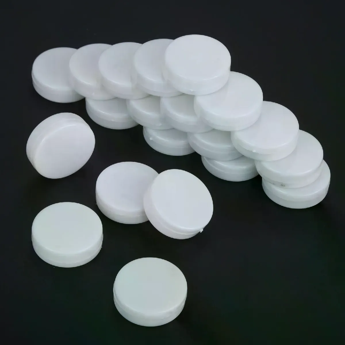 Comparer les prix de Lot de 20 hochets couineurs en plastique blanc, 15/20/32/38 mm, pour réparation de jouets, trompette, sifflet, clochette pour bébé~07578