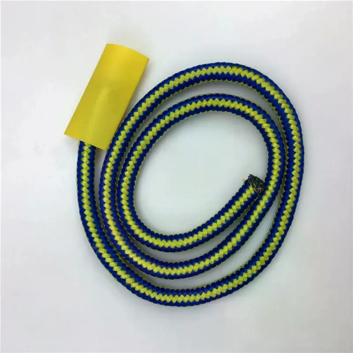 Meilleurs prix pour Jouet pour chien avec corde, jouet interactif indestructible pour chien, dressage d'animaux de compagnie, mâche, nettoie les dents, noyau solide, balle en caoutchouc EVA pour chien~05712