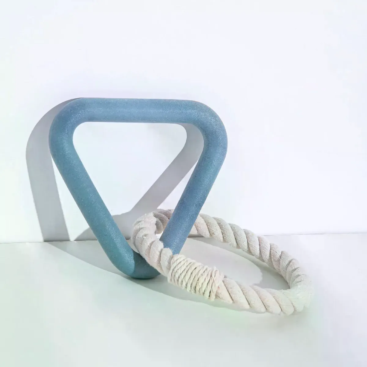 Meilleurs prix pour Jouets pour animaux de compagnie en caoutchouc TPR, jouet triangulaire à frapper, corde en coton, résistant à la mastication, jouets interactifs pour chiens~06159