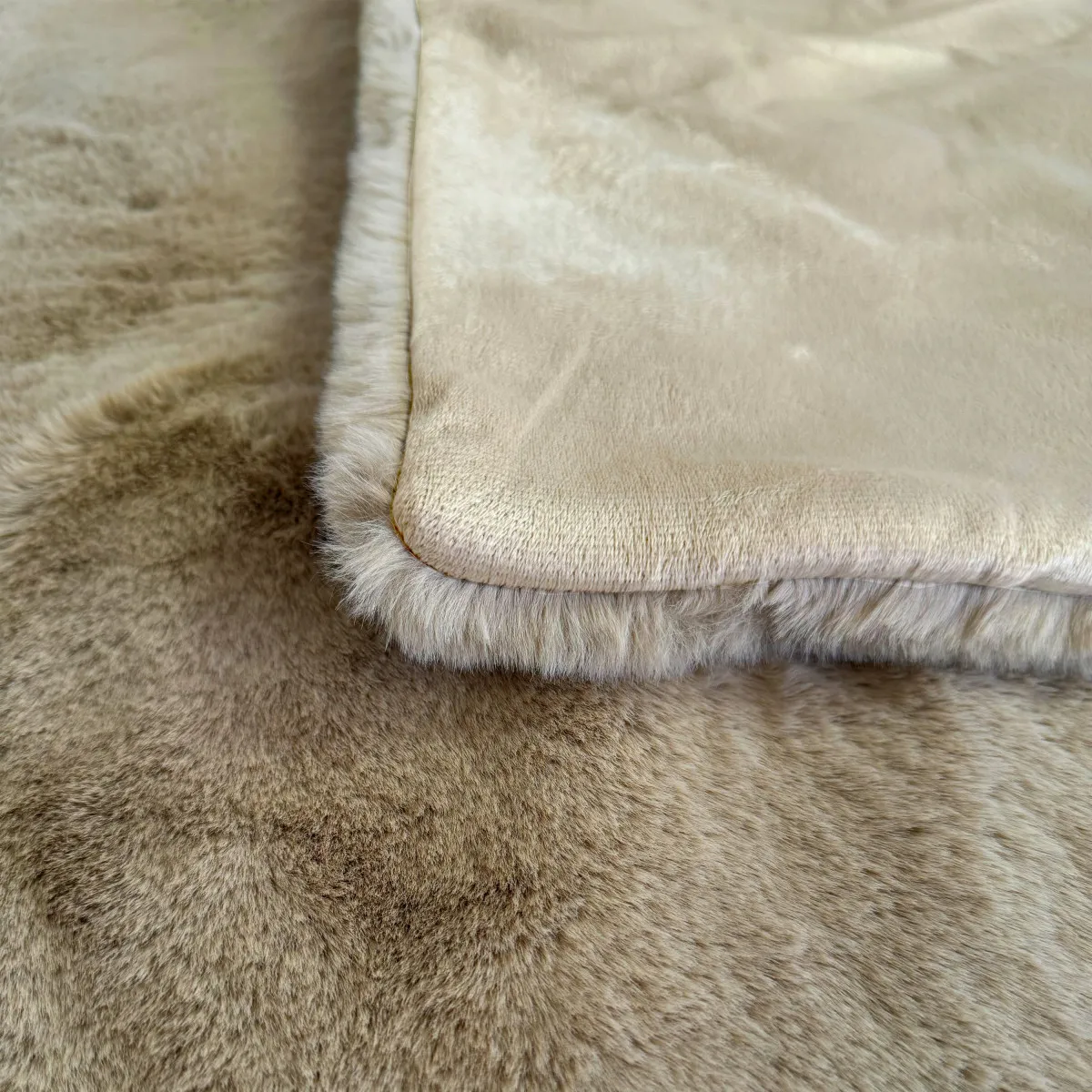 Plaid Fausse Fourrure HOMELEVEL 127x152 Cm – Tout Doux Et épais, Coloris Blanc